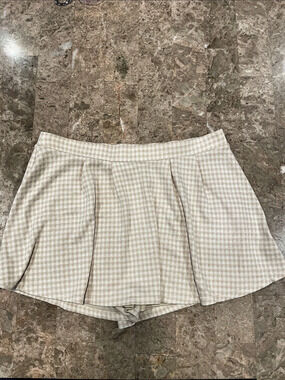 Urban Romantic Gingham Skort in Beige & cream Like New